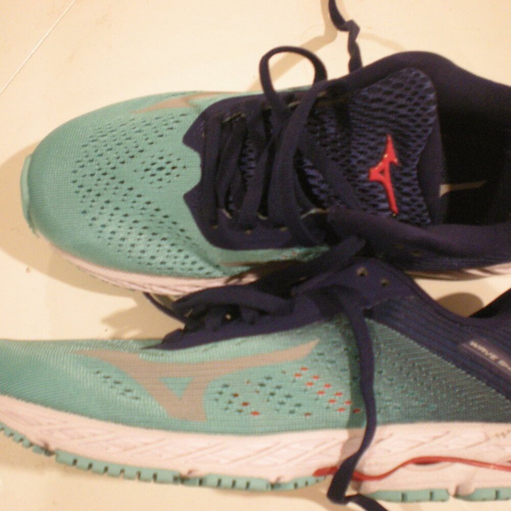 Mizuno Women's Wave Shadow 3 Sport Fitness Running Shoes Sneakers Size 6